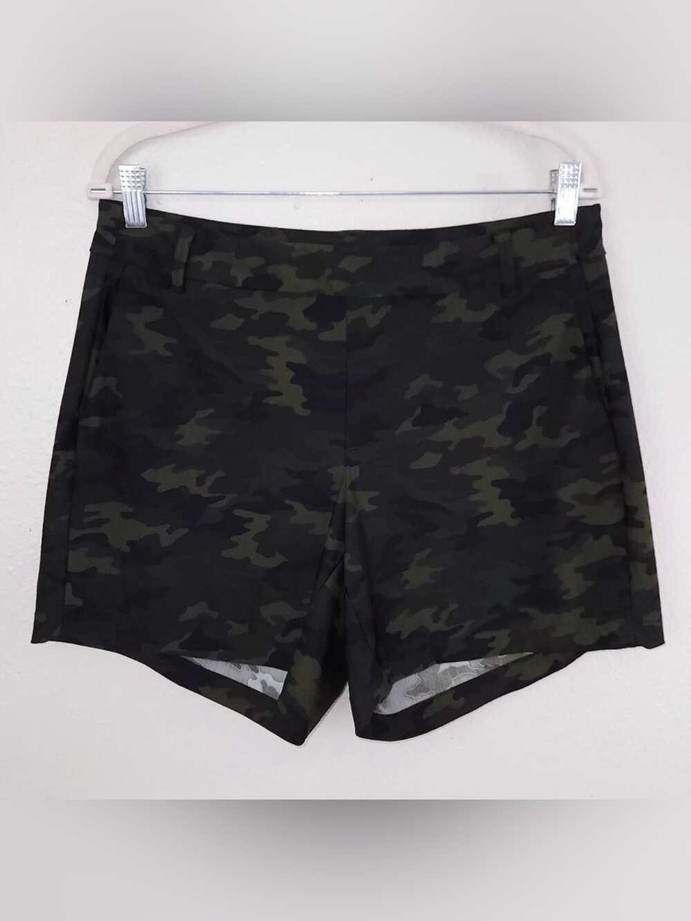 SPANX Shorts Women's Large Sunshine Shorts 6" Camouflage Stretch Bermuda‎ 50213R